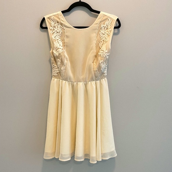 Women's Pins & Needles Skater dress with open back sz 0 - Picture 1 of 9